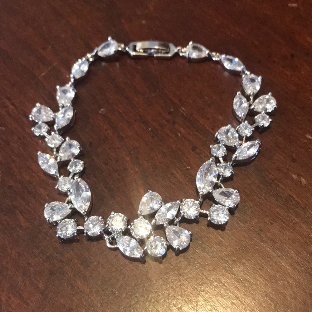 Silvertone Australian Crystal Sparkly Bracelet